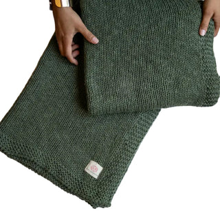 Zrestha 100% Organic Cotton Throw Blanket in Green