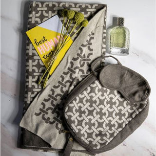 Dark Brown and Linen Chain Travel Blanket Set