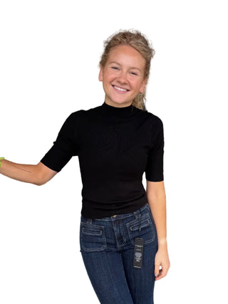 Slightly fitted crewneck black sweater