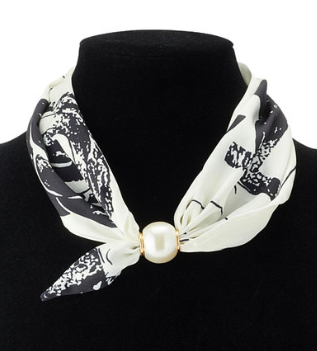 Black & White Print Scarf Necklace with Pearl Magnet