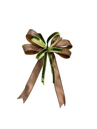 Black, Brown and Light Gold Velvet Bow
A decorative gift bow made of brown suede ribbon and green velvet ribbon with white edges