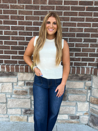 Crew Neck Regular Sweater Vest in Ivory