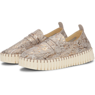 A pair of Ilse Jacobsen Tulip 3868 slip-on shoes in wheat color with a snake skin pattern.