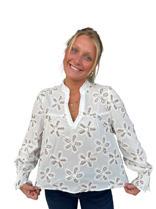 THML Long Sleeve White Top with Ruffled Collar and Star Appliques
white long-sleeve blouse with embroidered floral patterns