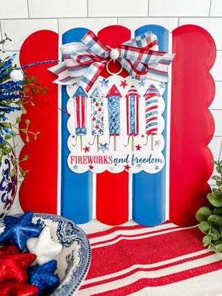 Red, White & Blue Scalloped Display Board