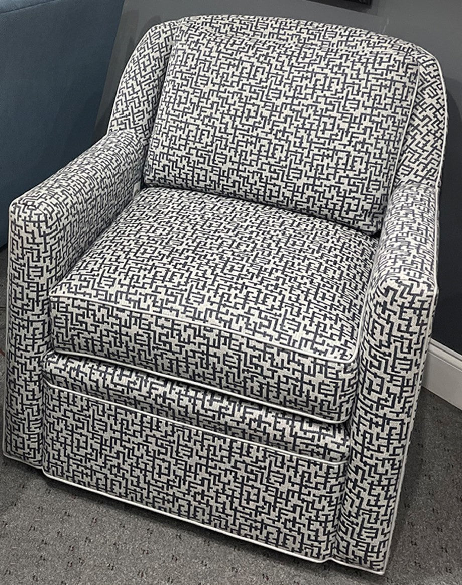 Weston Swivel Chair in 3411 Navy
