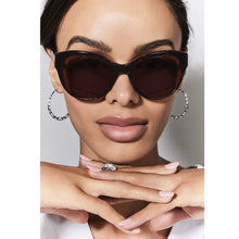 Load image into Gallery viewer, Brighton Pebble Rings Sunglasses

