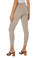 Load image into Gallery viewer, Liverpool Abby Ankle Skinny Chai Jeans
